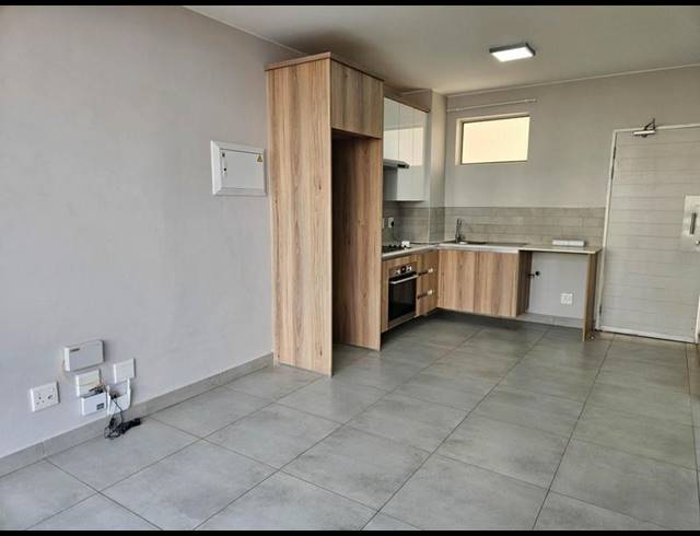 1 BEDROOM PROPERTY TO RENT IN SHERE